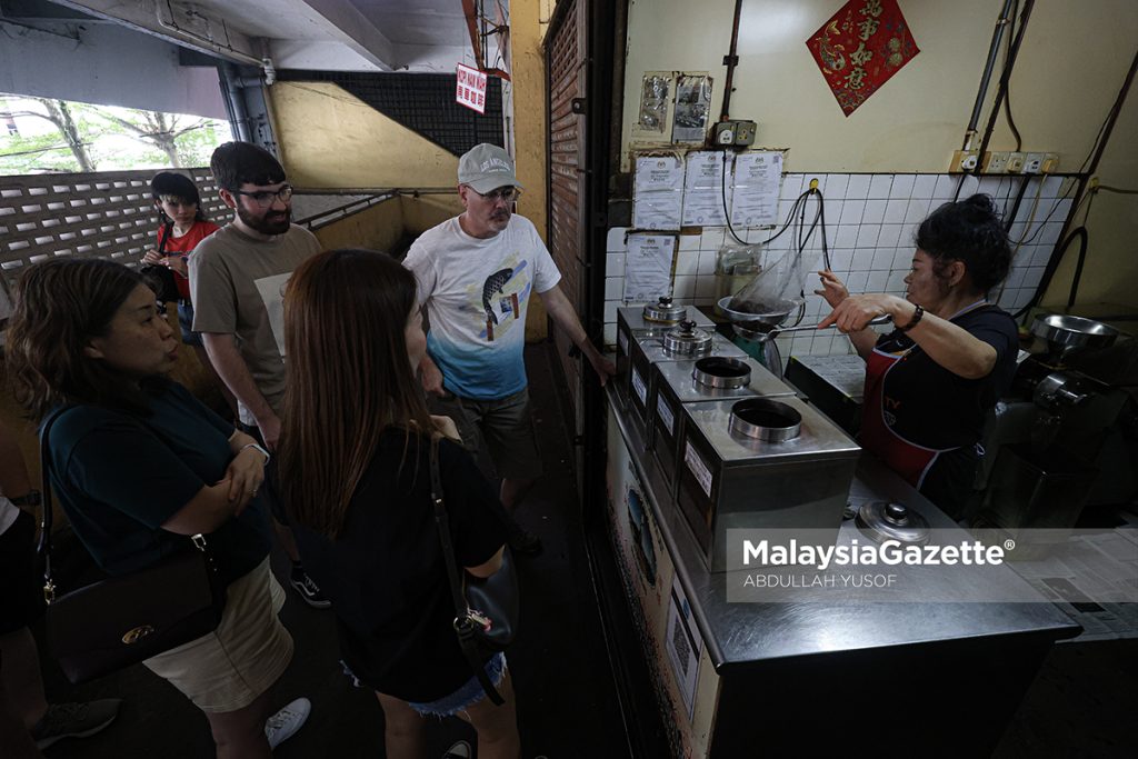 Kopi campuran hitam, putih jadi tarikan utama gerai ikonik di UTC Perak