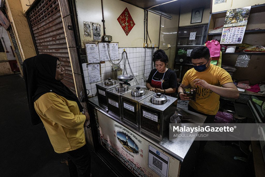 Kopi campuran hitam, putih jadi tarikan utama gerai ikonik di UTC Perak
