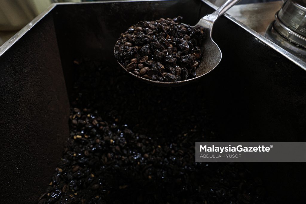 Kopi campuran hitam, putih jadi tarikan utama gerai ikonik di UTC Perak