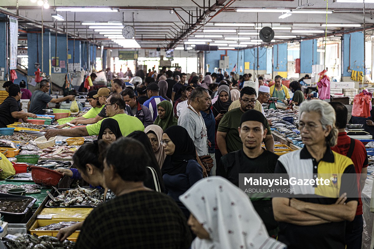 Pasar Besar Ipoh, peniaga bunga Ipoh, kedai bunga Ipoh, bunga segar Cameron Highlands, Perak, tempat beli bunga Ipoh, Peniaga Melayu India Cina Pasar Ipoh peniaga bunga segar di Pasar Besar Ipoh kekal bertahan lebih 10 tahun. Kedai Bunga Fooh Choon tawar pelbagai bunga segar seperti ros, lili, kekwa dan perkhidmatan gubahan untuk semua majlis.