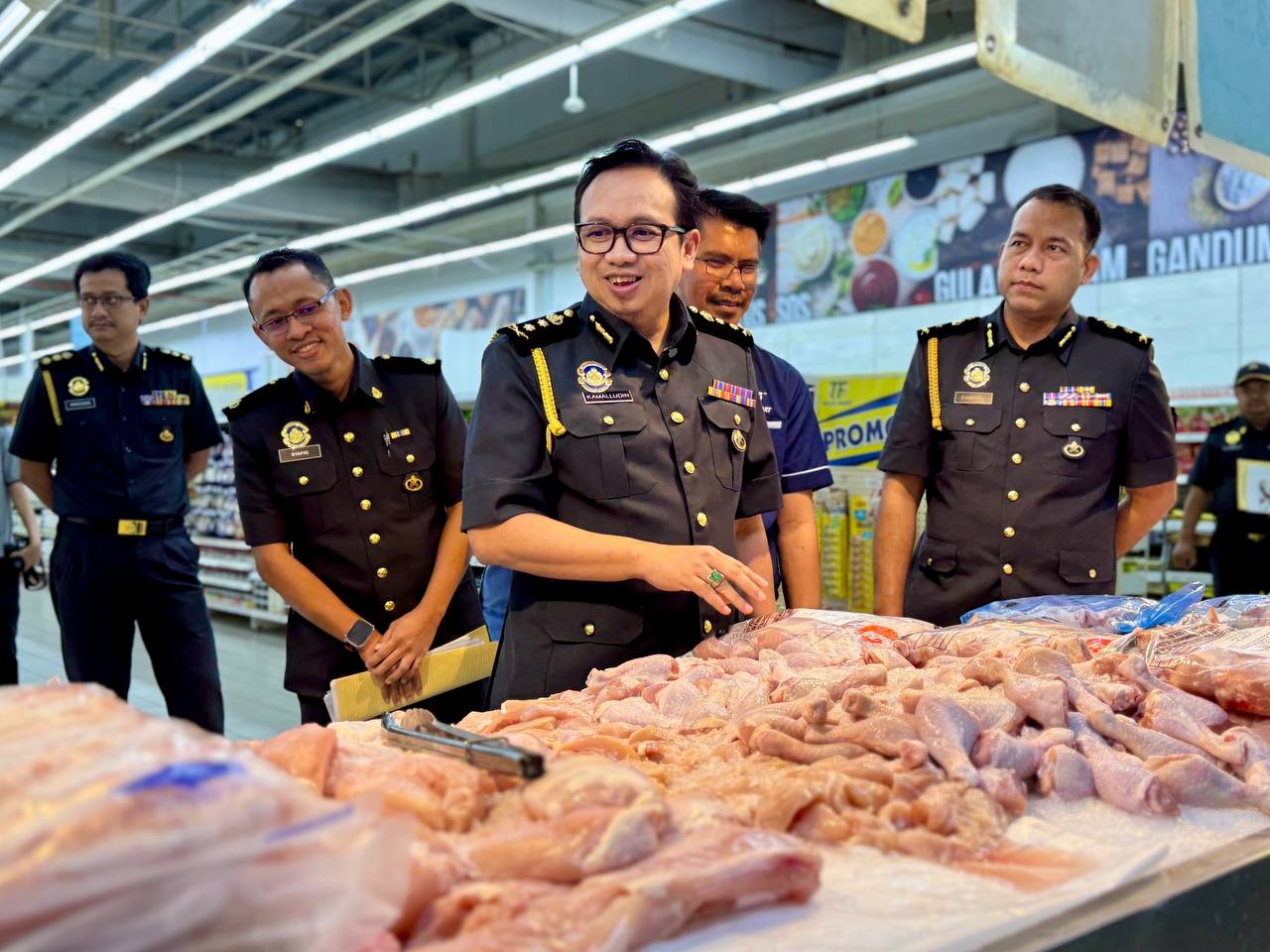 KPDN Perak peniaga durian alat timbang KPDN Perak musim durian, peniaga durian guna alat timbang sah, kompaun peniaga durian Perak, Ops Kesan 4.0 KPDN, Akta Timbang dan Sukat 1972