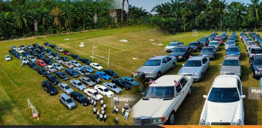 konvoi kereta klasik Merdeka