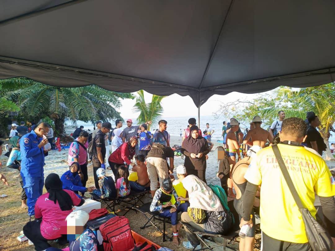 peserta renang laut Teluk Senangin cedera obor-obor peserta discaj selepas disengat obor-obor, Teluk Senangin Open Water Swim 2025, kanak-kanak disengat obor-obor, Hospital Seri Manjung, acara sukan laut Perak, Exco A Sivanesan, Raja Azlan Muzaffar Shah