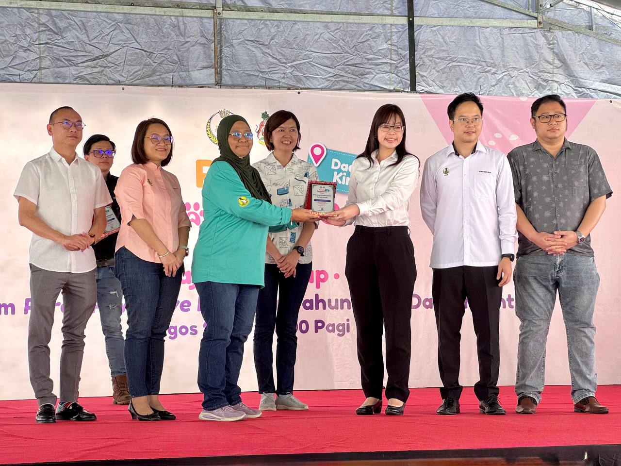 Kerajaan Perak kibarkan Jalur Gemilang Bulan Kebangsaan 2025, Jalur Gemilang Perak, Sandrea Ng Shy Ching, Menteri Besar Perak Saarani Mohamad, premis kerajaan swasta Perak, bendera Malaysia, isu Jalur Gemilang terbalik