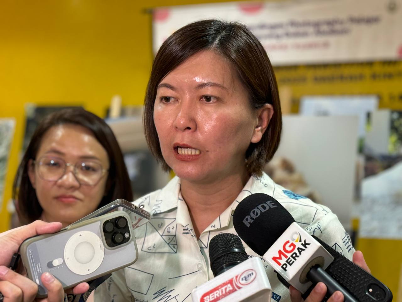 Kerajaan Perak kibarkan Jalur Gemilang Bulan Kebangsaan 2025, Jalur Gemilang Perak, Sandrea Ng Shy Ching, Menteri Besar Perak Saarani Mohamad, premis kerajaan swasta Perak, bendera Malaysia, isu Jalur Gemilang terbalik