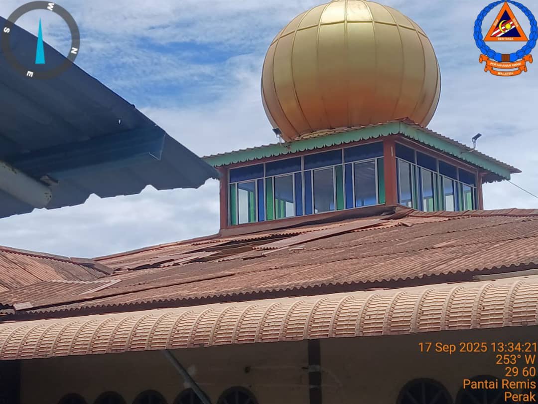 Ribut Pantai Remis Related keyphrase: ribut Manjung, bumbung rumah rosak, masjid terjejas ribut, hujan lebat Perak, angin kencang Pantai Remis, APM Manjung, Masjid Al-Aliah Pantai Remis, kerosakan rumah akibat ribut