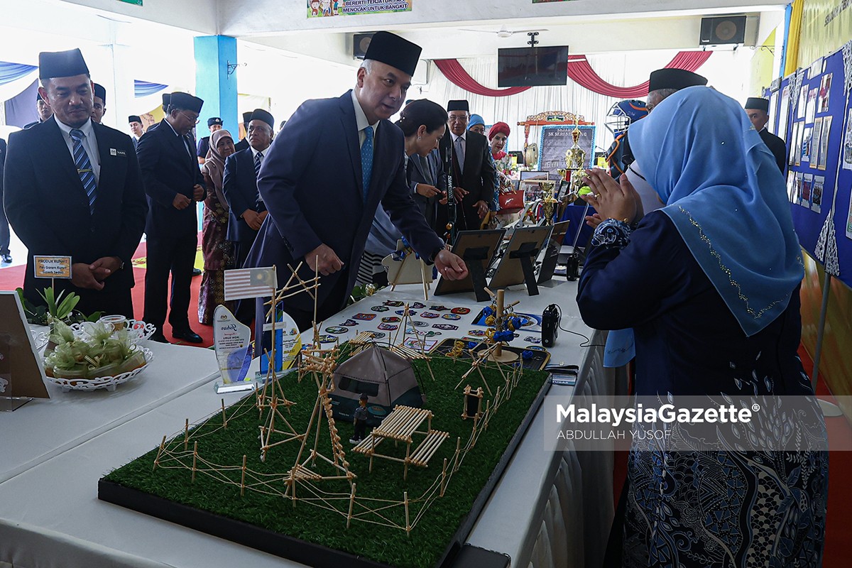 Sultan Nazrin rasmi SK Seri Serdang Sultan Perak Sultan Nazrin Muizzuddin Shah, SK Seri Serdang Sitiawan, sekolah baharu Manjung, sejarah SK Seri Serdang, Fadhlina Sidek pendidikan Perak, Saarani Mohamad, pendidikan Perak