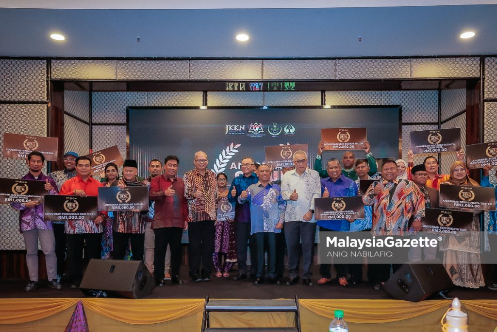 Rashidi julang martabat teater Perak, dinobat Anugerah Tokoh Sepanjang Zaman