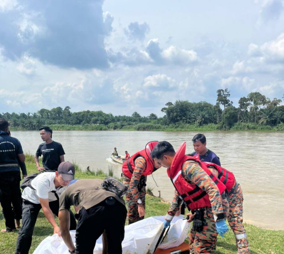 Lelaki hilang ditemukan terapung Sungai Perak lelaki hilang Parit, mayat Sungai Perak, JBPM Perak, mangsa lemas Kampung Gajah, operasi SAR Perak, bomba Seri Iskandar