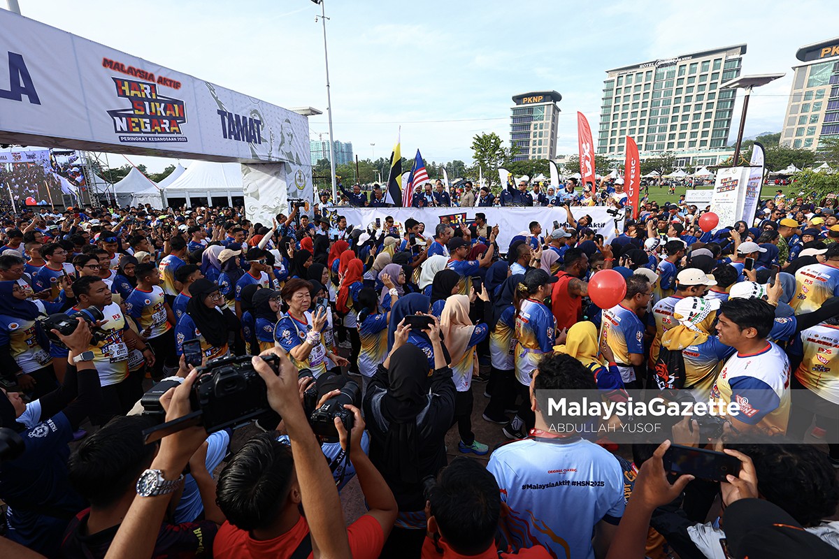 Anwar Ibrahim pembangunan sukan negara pembangunan sukan Malaysia, Hari Sukan Negara 2025, kerajaan perkukuh sektor sukan, Anwar Ibrahim sukan, Hannah Yeoh KBS