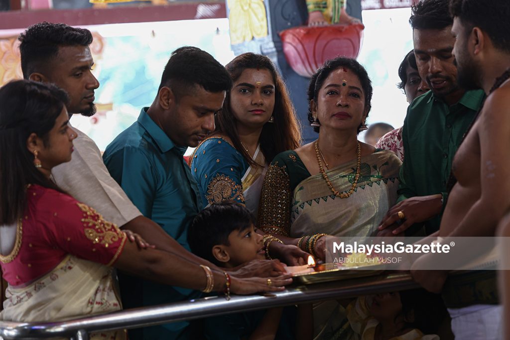 Ribuan penganut hindu penuhi kuil Gunung Cheroh raikan sambutan Deepavali