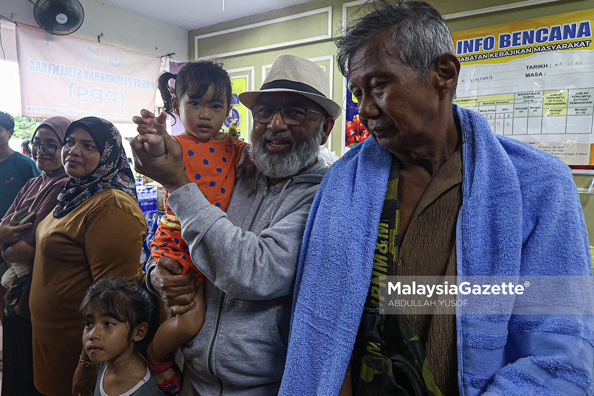 Mangsa banjir Bukit Gantang ibu berpantang mangsa banjir, warga emas uzur banjir Perak, Syed Abu Hussin Hafiz, Hotel Taiping Perdana, PPS Bukit Gantang, bantuan mangsa banjir, Parlimen Bukit Gantang, NADMA Perak, Pusat Khidmat Parlimen Bukit Gantang