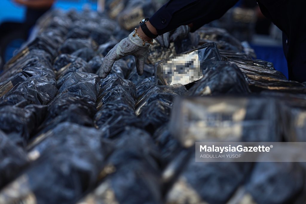Kejar dua kilometer, polis rampas 385kg dadah bernilai RM13 Juta