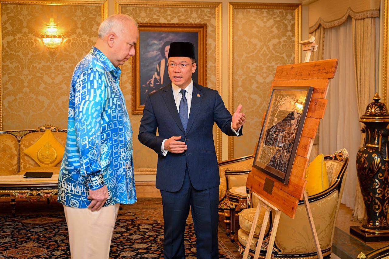 Sultan Nazrin terima menghadap Nga Kor Ming Sultan Perak, Pasar Warisan Taiping, Taman Tasik Diraja Taiping, KPKT Malaysia, Projek pembangunan Perak, Kor Ming, Anugerah UN-Habitat, Zero Waste Foundation