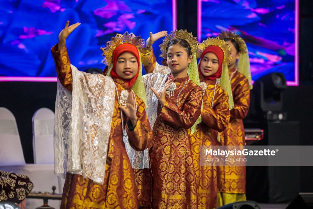 Sultan Perak berkenan berangkat ke majlis sambutan Deepavali Perak