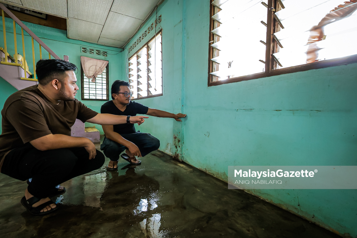 MalaysiaGazette hulur sumbangan MalaysiaGazette, MG Perak, Banjir kilat Perak, Bantuan banjir, Sumbangan MG, Kampung Dew, Simpang Empat, Empangan Bukit Merah, Kemanusiaan, Wartawan MalaysiaGazette, Reza A. Hamid, Jamilah Ghazali, Kemanusiaan Malaysia, Banjir di Kerian