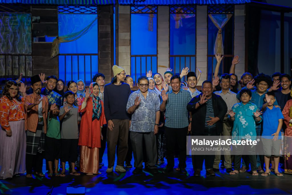 ‘Kampung Boy’, fiksyen autobiografi Datuk Lat diangkat ke pentas JKKN Perak