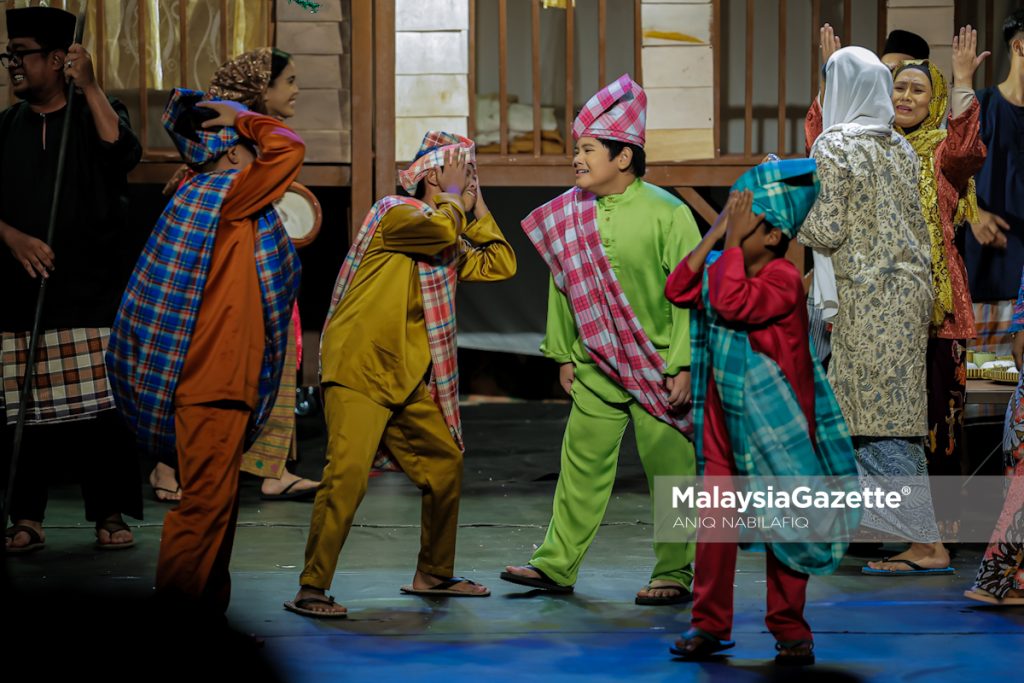Datuk Lat beri karyawan kebebasan penuh untuk menghidupkan teater ‘Kampung Boy’