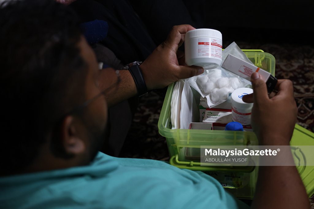 Suami isteri tabah urus dua anak kulit rapuh walau kos tinggi