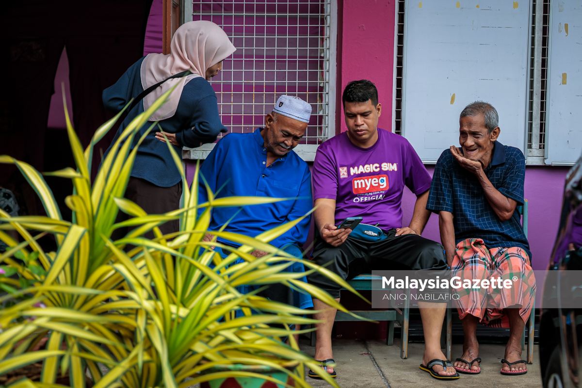 banjir kilat Kampung Parit 6 banjir kilat Perak banjir kampung Parit 6 banjir layang-layang kiri PPS SK Layang-Layang Kiri limpahan air RISDA mangsa banjir Perak pemindahan banjir Perak Tengah bantuan banjir Perak