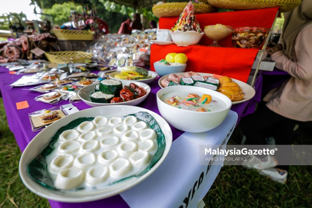 Replika makanan dari tepung jagung: Hasil kreativiti, sumber rezeki Rifasyariah