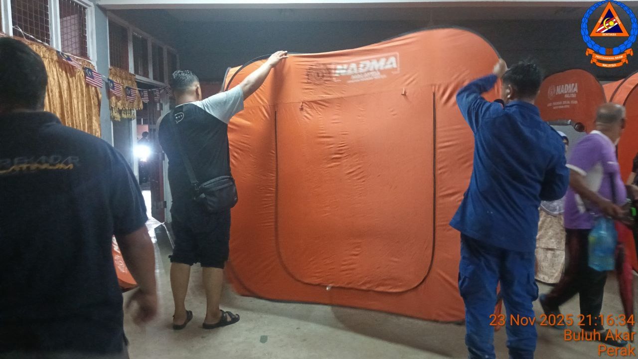 banjir kilat Perak 2 banjir kilat Perak Tengah banjir Batang Padang banjir Manjung PPS Perak dibuka JPBN Perak paras air sungai Perak Sitiawan hujan lebat JPS bacaan paras air