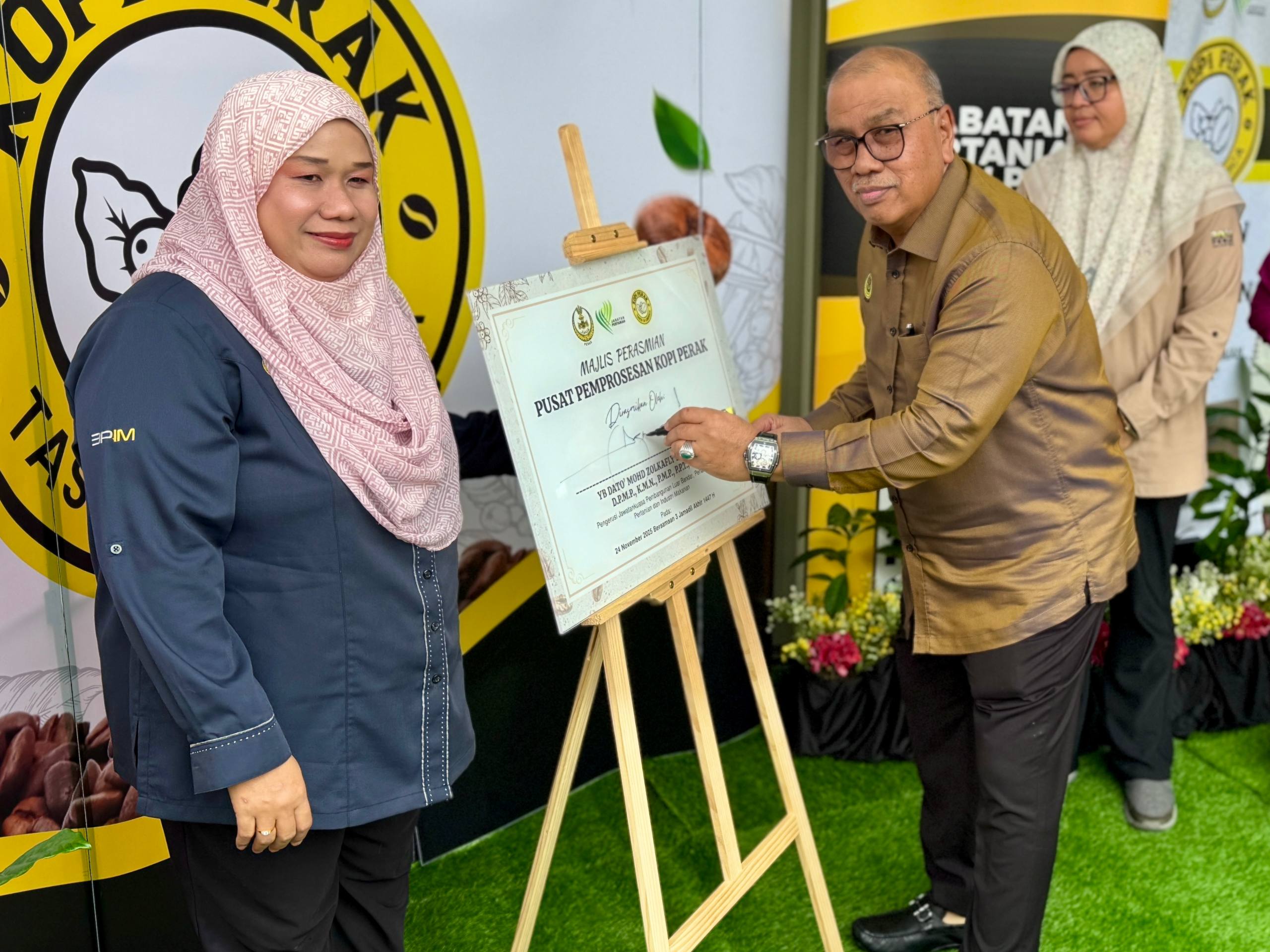 Pusat Pemprosesan Kopi Perak industri kopi Liberica Perak pusat proses kopi pertama Perak kopi Liberica Tapah pembangunan industri kopi Perak pemprosesan biji kopi tempatan tanaman kopi Liberica Malaysia Jabatan Pertanian Perak kopi