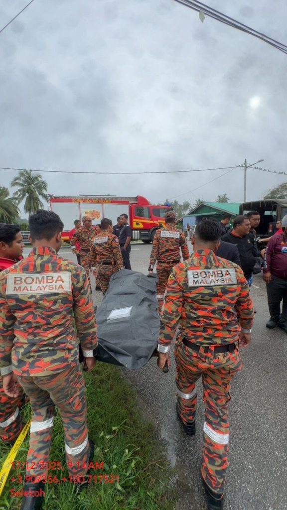 OKU warga emas berkerusi roda maut terjatuh tali air