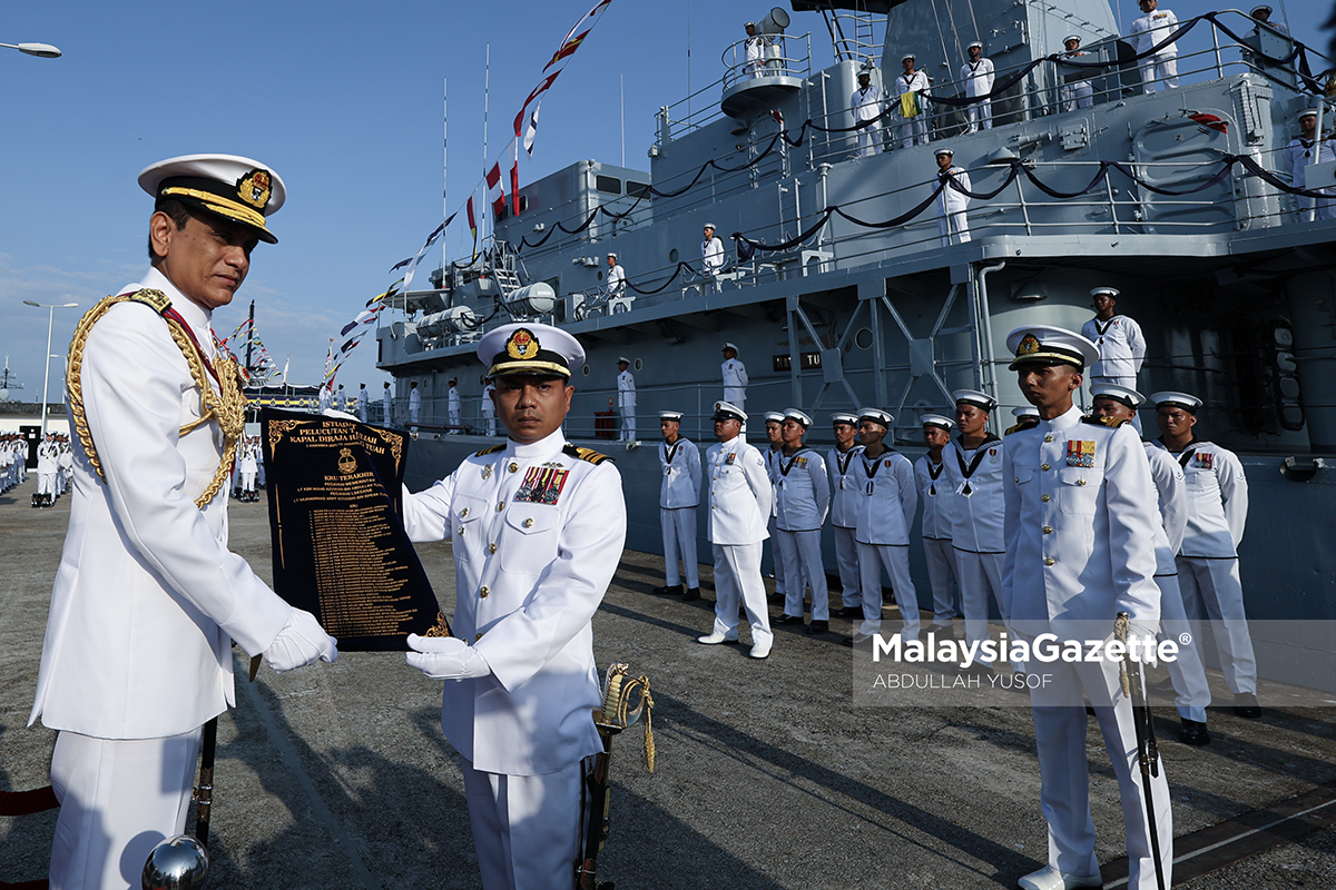 Pelucutan tauliah KD Hang Tuah KD Hang Tuah TLDM Kapal Diraja Hang Tuah KD Hang Tuah dilucut tauliah TLDM Lumut Sejarah KD Hang Tuah Program Transformasi 15 ke 5 TLDM