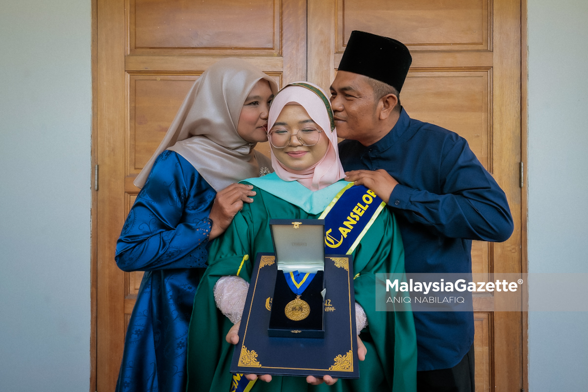 Penerima Anugerah Tuanku Canselor USAS Anugerah Tuanku Canselor USAS Konvokesyen ke-18 Roselind Nadiera Talib Graduan Syariah USAS Cita-cita peguam syarie Sultan Nazrin Muizzuddin Shah Konvokesyen Universiti Sultan Azlan Shah Peguam syarie muda Inspirasi graduan USAS