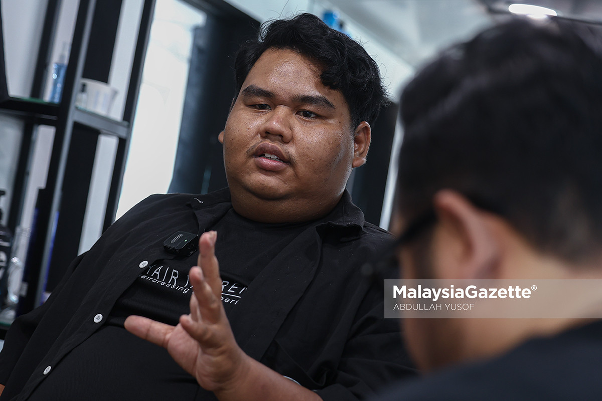 gunting rambut dalam bas Ipoh Hit Barber Bas Ipoh usahawan muda Perak gunting rambut unik perniagaan gunting rambut MARA Program Hair in Trend MARA barber bas Malaysia