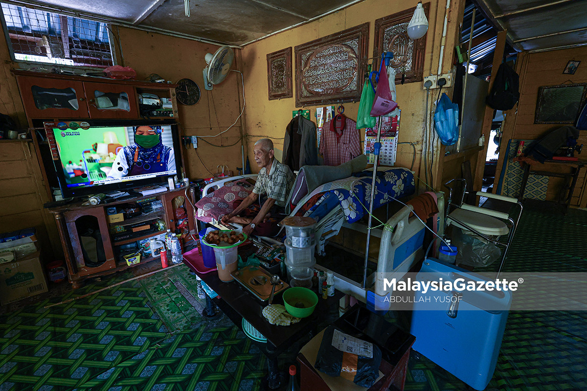 wanita warga emas jaga suami sakit kronik dan anak OKU warga emas cekal jaga keluarga suami hidap penyakit paru-paru kronik anak OKU sindrom Down bantuan kebajikan di Padang Rengas kisah keluarga miskin Perak