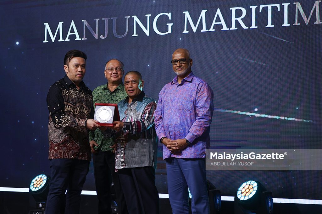 Sultan Perak berangkat ke Majlis Makan Malam sambutan ulang tahun ke-30 Lumut Port