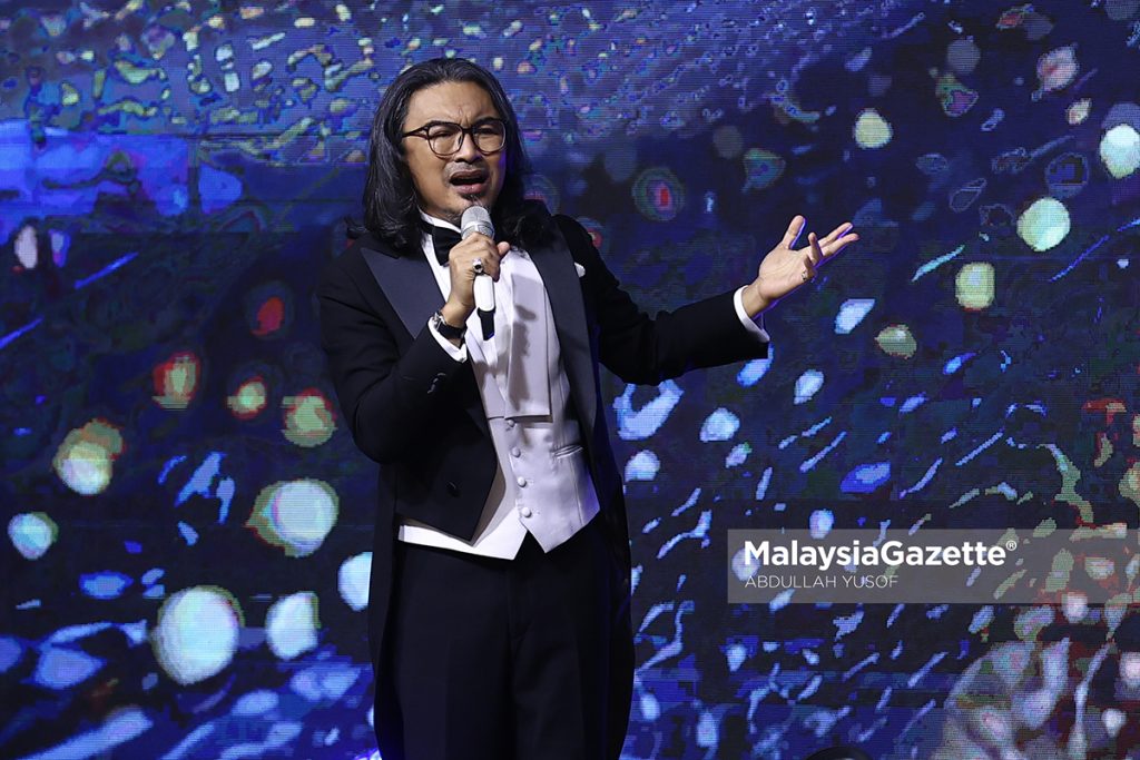 Sultan Perak berangkat ke Majlis Makan Malam sambutan ulang tahun ke-30 Lumut Port