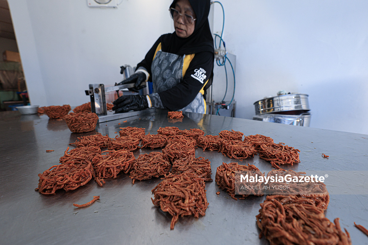 warisan kuih cakar ayam Rofidah Tapah kuih tradisional Melayu cakar ayam Tapah usahawan desa Perak kuih warisan turun-temurun Rofidah Aminudin perusahaan kuih tradisional