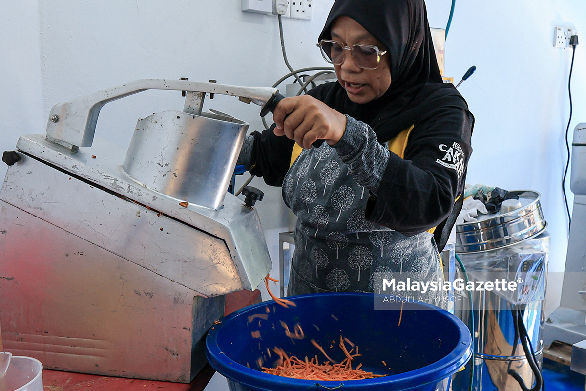 warisan kuih cakar ayam Rofidah Tapah kuih tradisional Melayu cakar ayam Tapah usahawan desa Perak kuih warisan turun-temurun Rofidah Aminudin perusahaan kuih tradisional