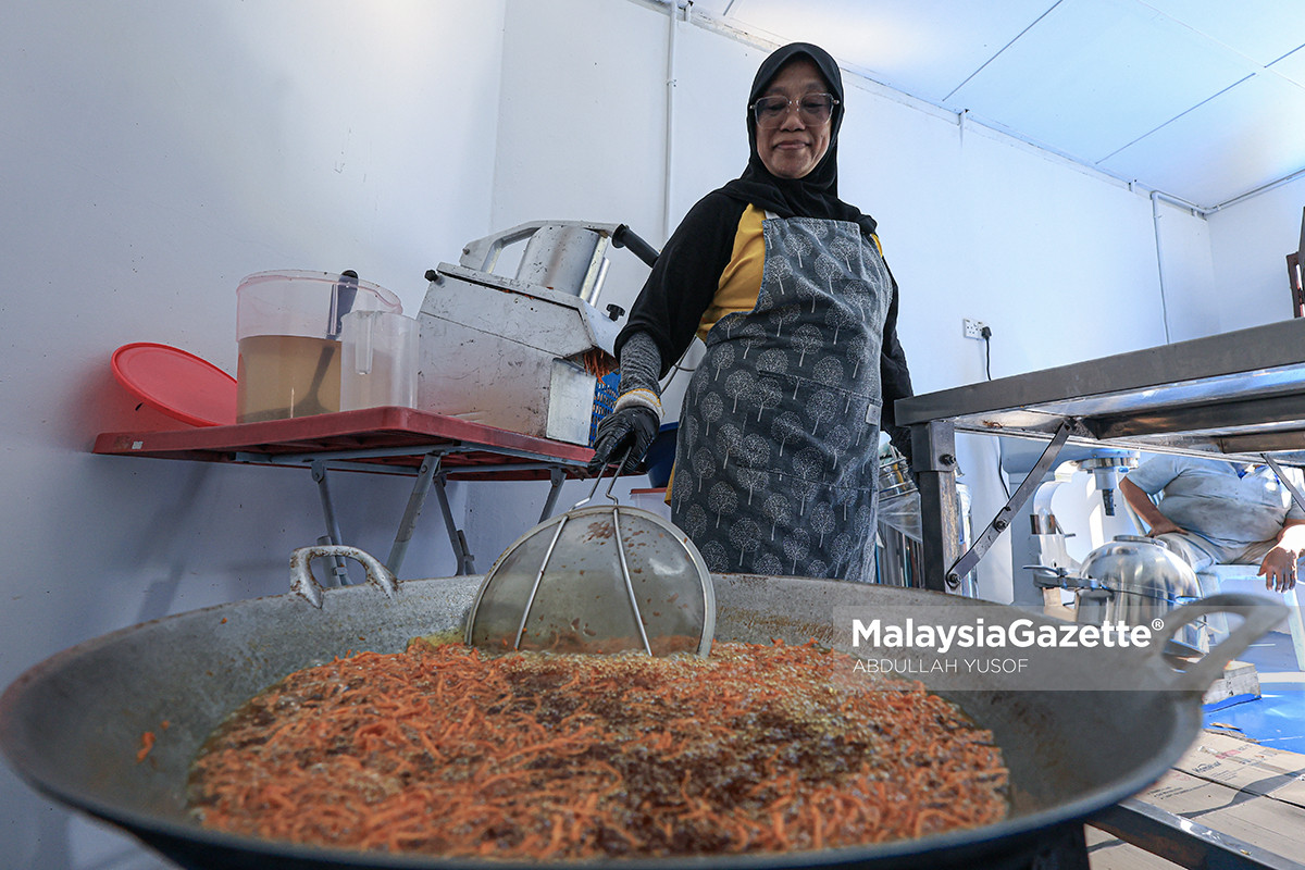warisan kuih cakar ayam Rofidah Tapah kuih tradisional Melayu cakar ayam Tapah usahawan desa Perak kuih warisan turun-temurun Rofidah Aminudin perusahaan kuih tradisional