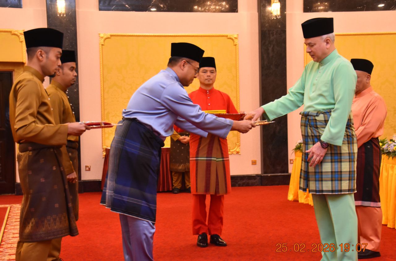 Sultan Nazrin terima zakat RM7.87 juta zakat korporat Perak Zakat Perak Al Ridzuan ZAPAR MAIPK Perak zakat Istana Iskandariah Kuala Kangsar syarikat bayar zakat Perak zakat korporat Malaysia Sultan Perak terima zakat