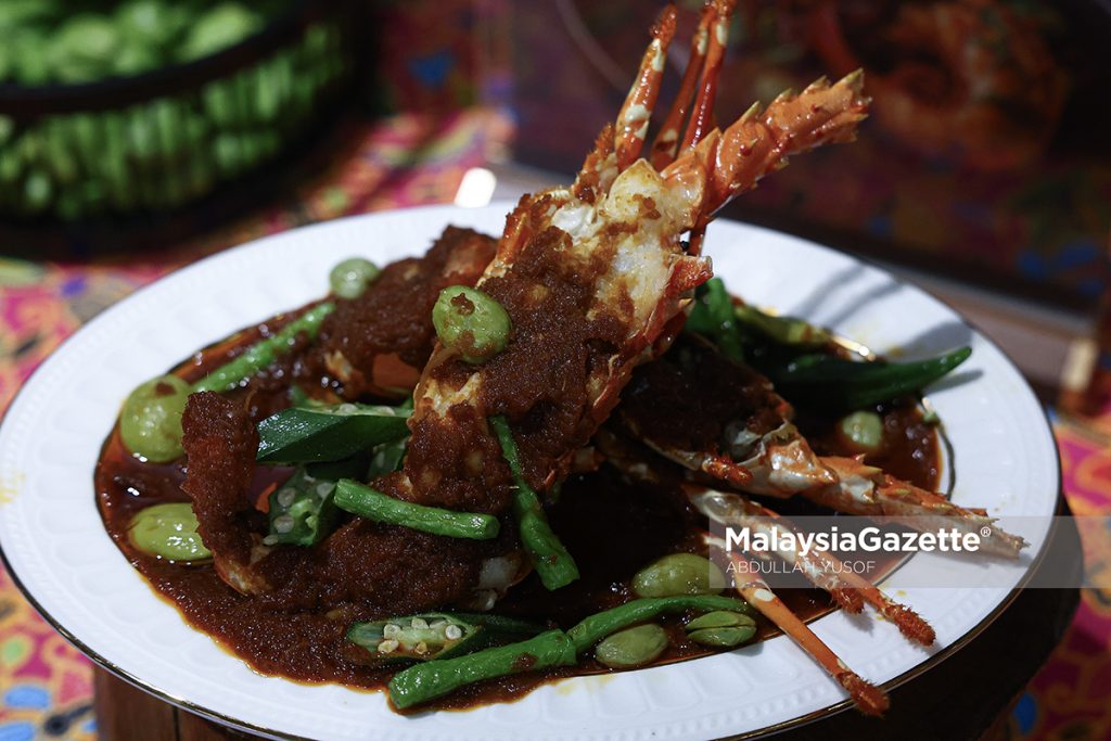 ‘Bazar Di Kelly’ guna kotak ganti beg plastik, praktikal, mesra alam