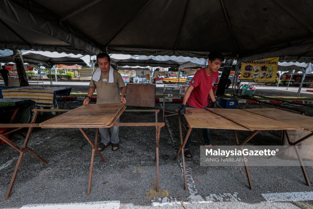 Persiapan bazar Ramadan lancar, peniaga bersedia sambut pengunjung esok