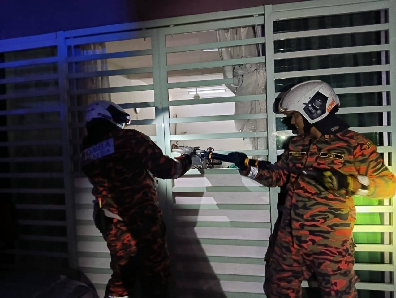 warga emas ditemui meninggal dunia di Meru Raya lelaki ditemui meninggal dunia di Ipoh kejadian kematian Gerbang Meru Indah JBPM Perak operasi rumah berkunci bomba Meru Raya buka pintu rumah warga emas meninggal dunia dalam rumah