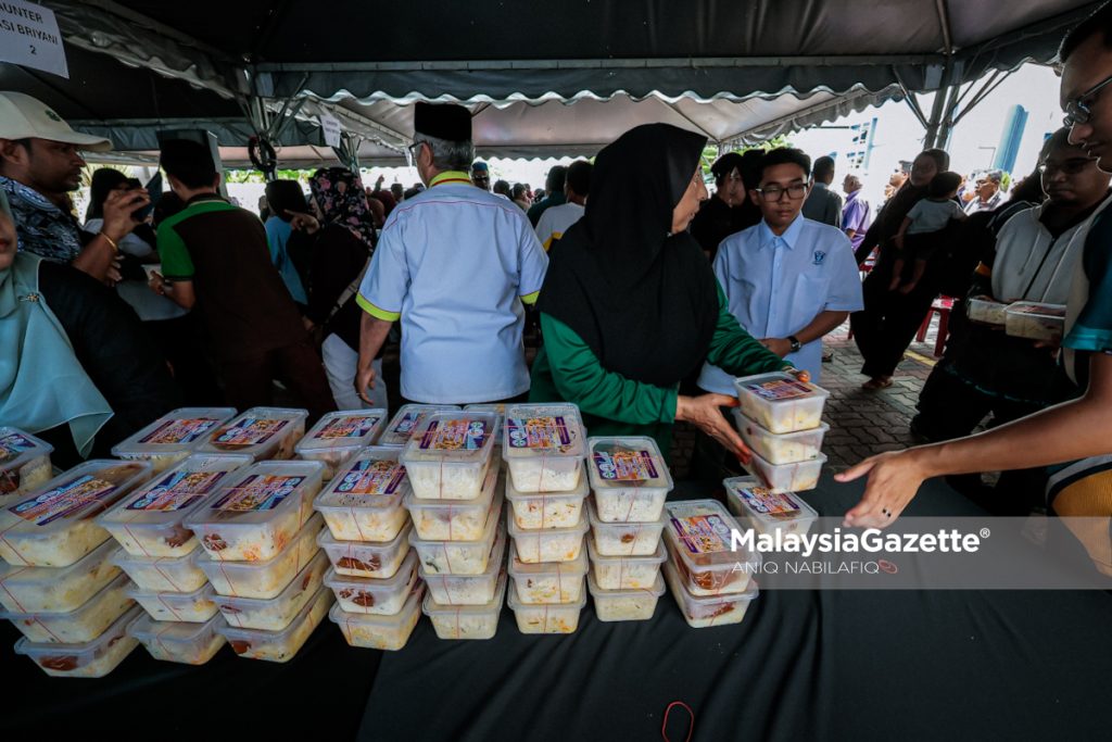 PRIM kekal tradisi lebih sedekad, agih 7,000 nasi beriani percuma