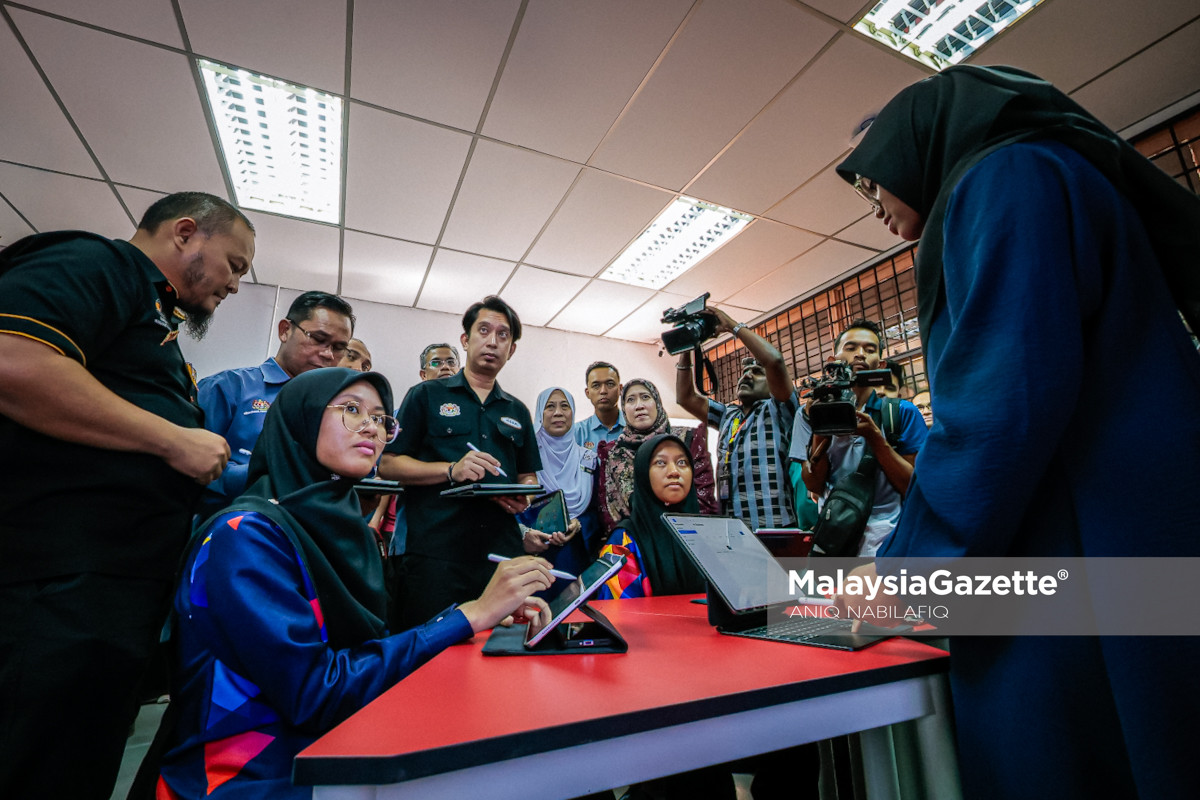 Apple Education Classroom PUO pendigitalan pendidikan di Politeknik Ungku Omar Adam Adli PUO Ipoh projek Apple Classroom POLYCC pendidikan digital
