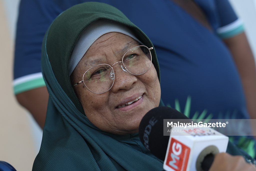 100 anak B40 DUN Ayer Kuning gembira terima baucar beli baju raya