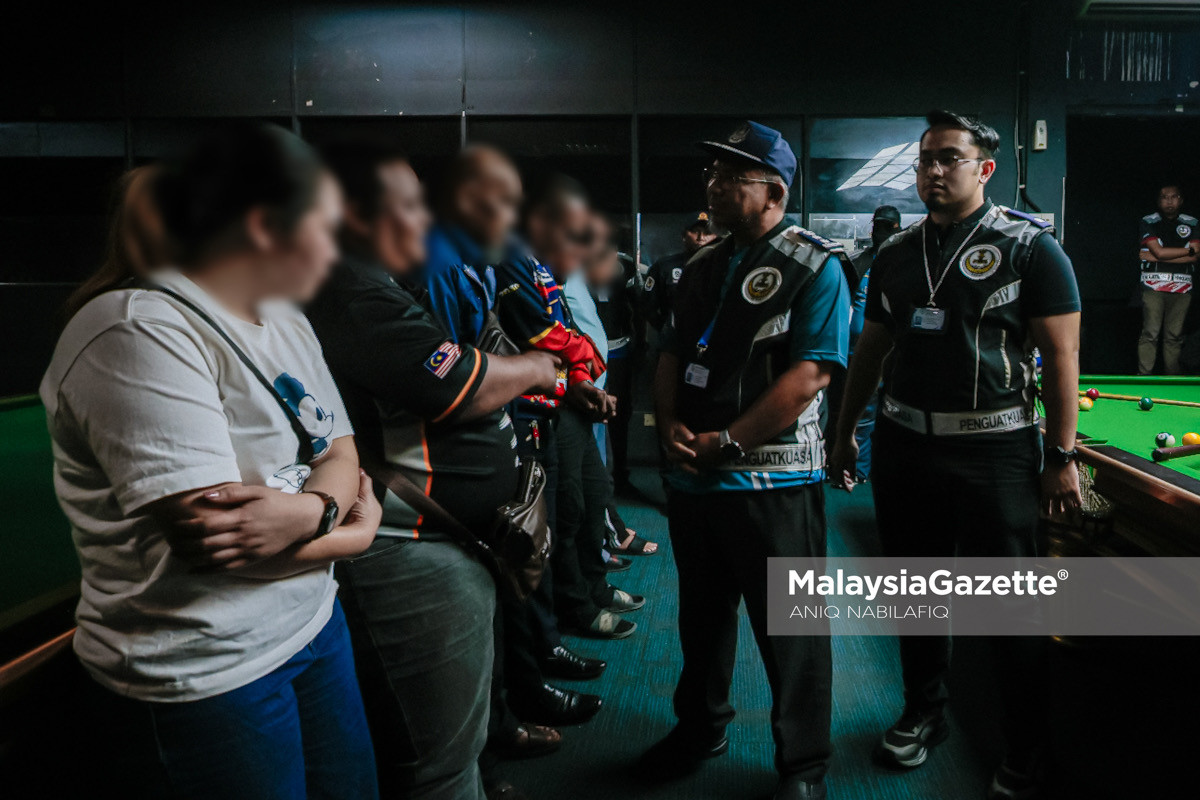 kaki ponteng puasa dicekup di Ipoh Ops ponteng puasa JAIPk Ipoh, pusat snuker Jalan Raja Ekram, penjawat awam ponteng puasa, serbuan JAIPk Ramadan, JAIPk tahan individu tidak berpuasa