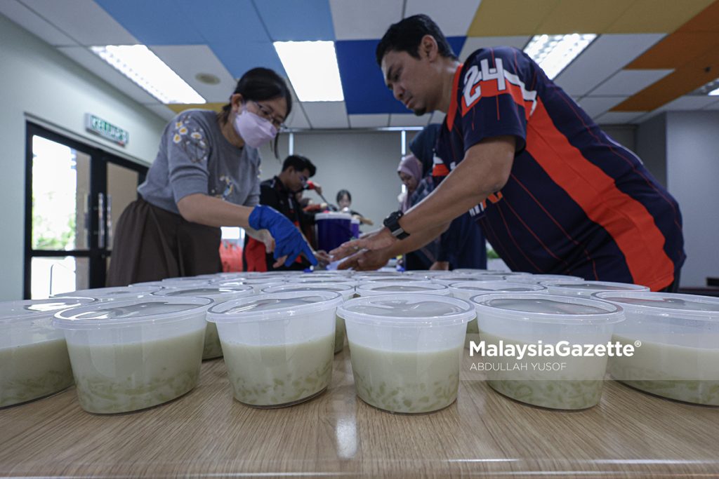 Bubur anak lebah tarikan Mega Bubur Lambuk UniKL RCMP