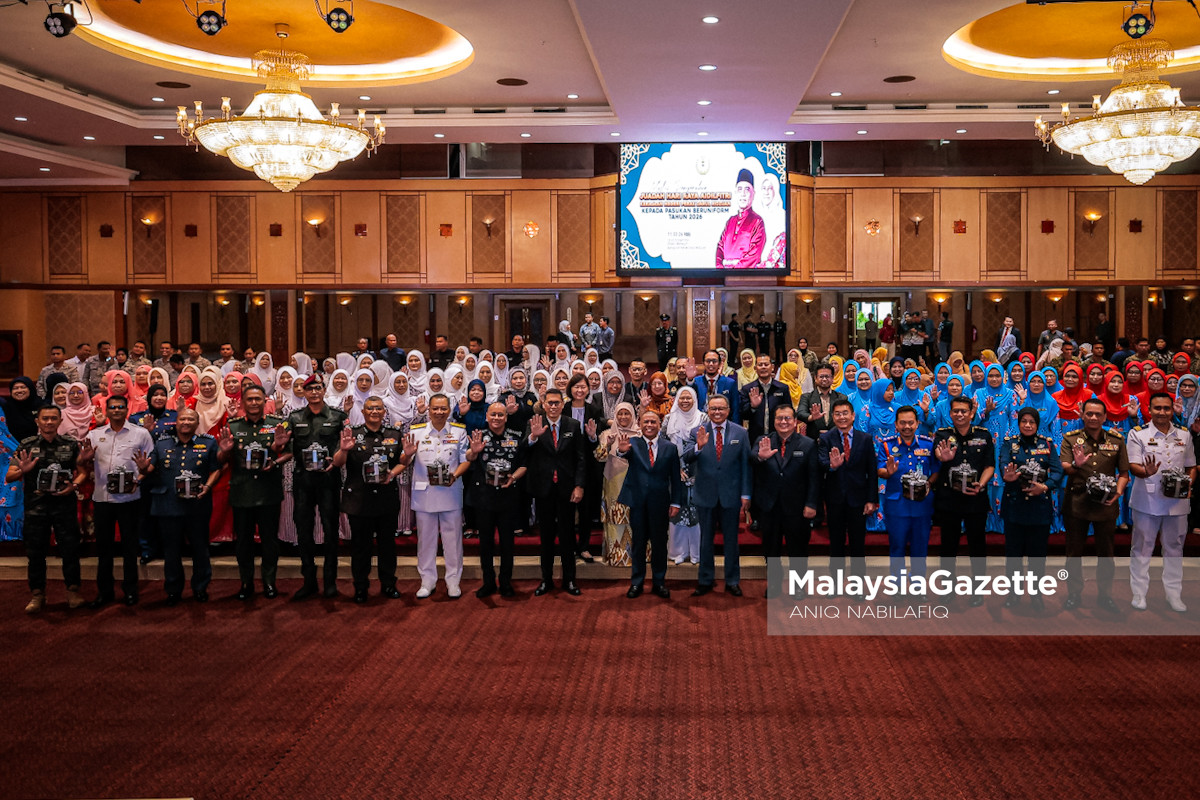 Perak sumbang 10,000 juadah Aidilfitri pasukan beruniform juadah Aidilfitri pasukan keselamatan Perak, kerajaan Perak sumbangan Aidilfitri, Saarani Mohamad juadah Aidilfitri, pasukan beruniform Perak, sumbangan Aidilfitri kerajaan negeri