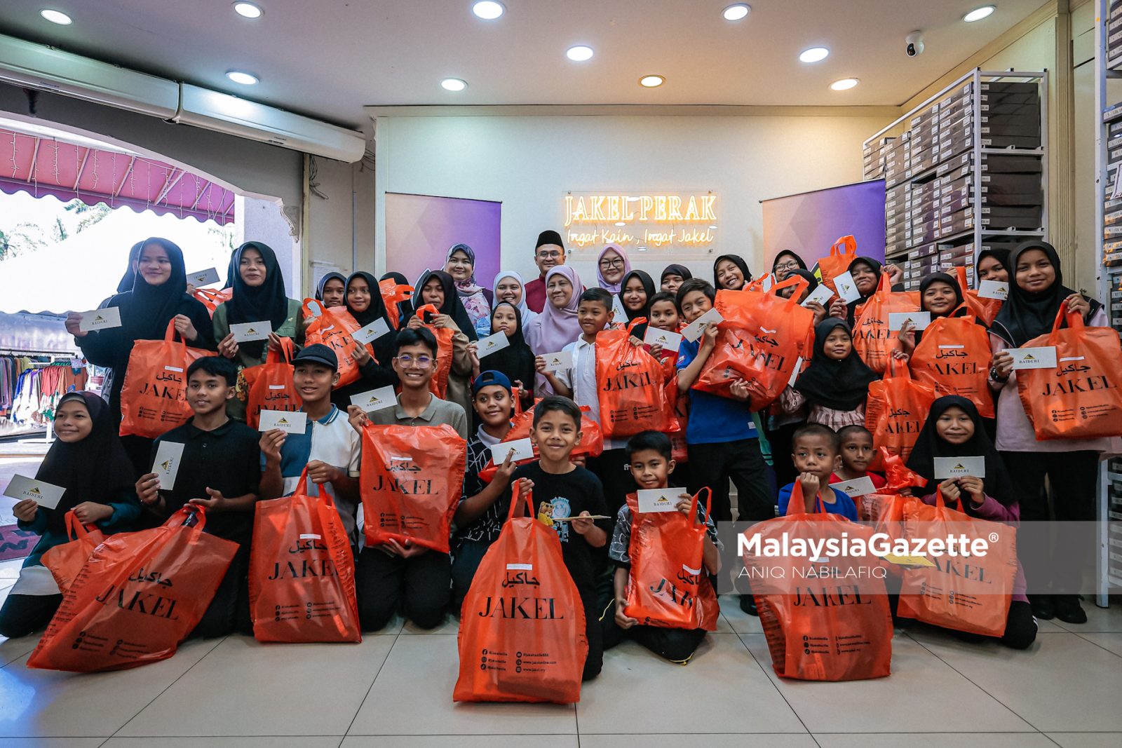 anak yatim pilih baju raya Jakel Ipoh Program Sinar Syawal Yayasan Perak, sumbangan baju raya anak yatim Perak, anak yatim Chemor sambut Aidilfitri, Jakel Ipoh sumbangan Aidilfitri, Asrama Budi Mulia Nurul Huda Chemor