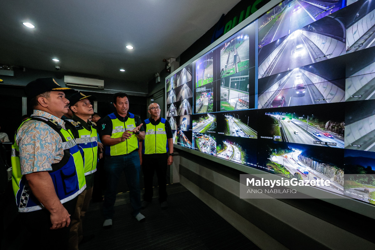JPJ gantung anggota langgar garisan berkembar video tular kenderaan JPJ langgar garisan berkembar tindakan JPJ terhadap anggota langgar undang-undang siasatan dalaman JPJ kesalahan jalan raya kes JPJ di Lebuhraya Timur Barat Jeli insiden JPJ Kelantan siasatan polis