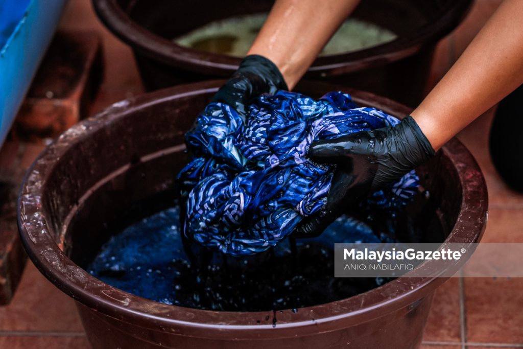 Leo Batik cipta magis guna ‘tanah liat’